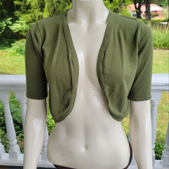 Mak sweater Sweaters - 3/$15 olive green cropped cardigan size large